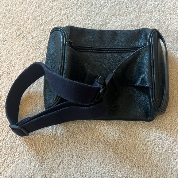 Navy blue Longchamp waist pouch - Picture 4 of 6